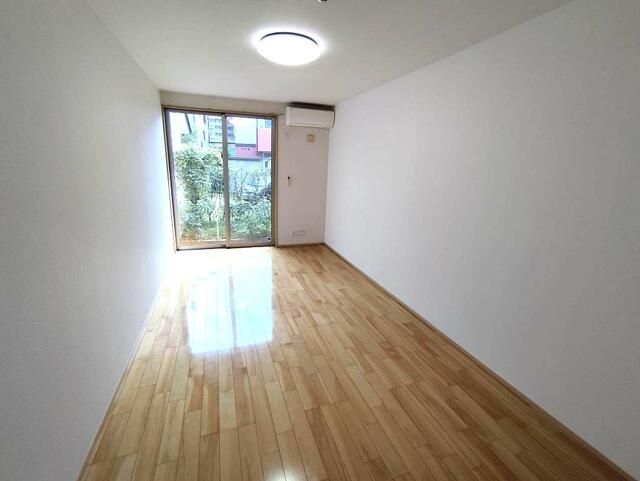 クレアフォーチュン中江の居間写真