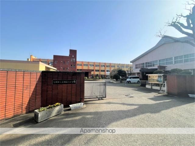 小学校　笠間市立岩間第三小学校（小学校）まで2040m