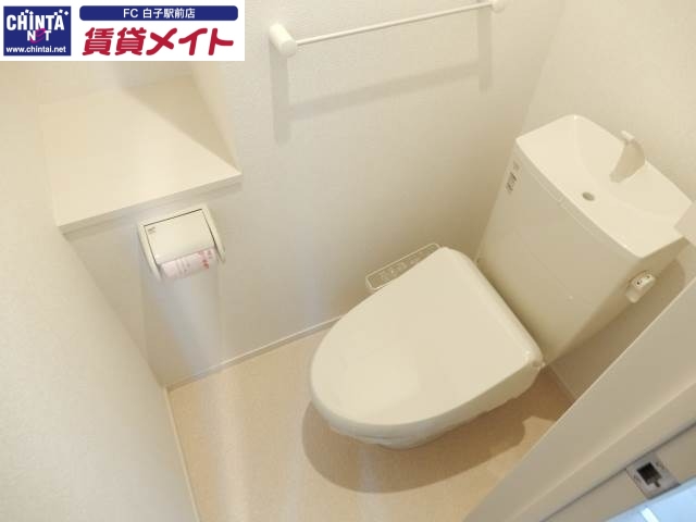 トイレ　別部屋反転同型写真