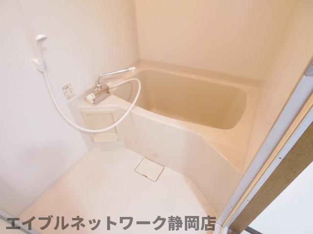 バス・シャワールーム　ゆったり過ごせるお風呂です