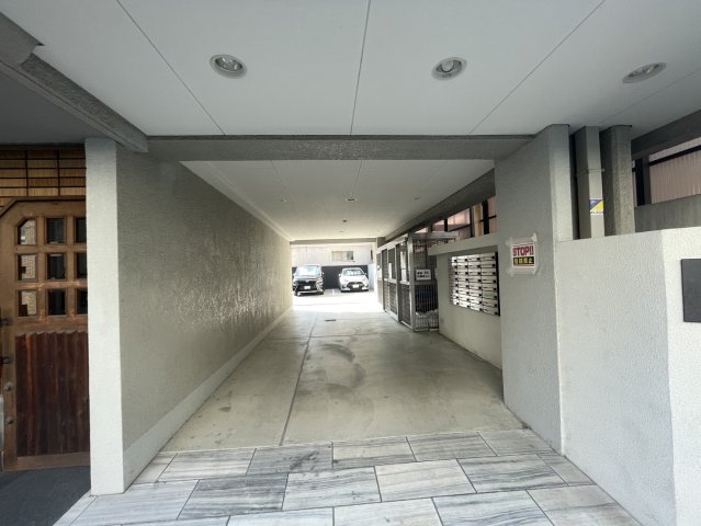 ロビー　外観にマッチしたエントランスです