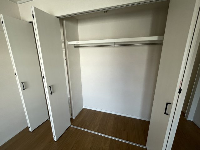 収納　大切な衣類を収納できる大型クローゼットです