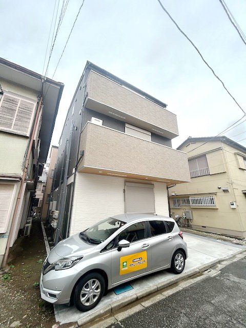 建物外観　駐車場