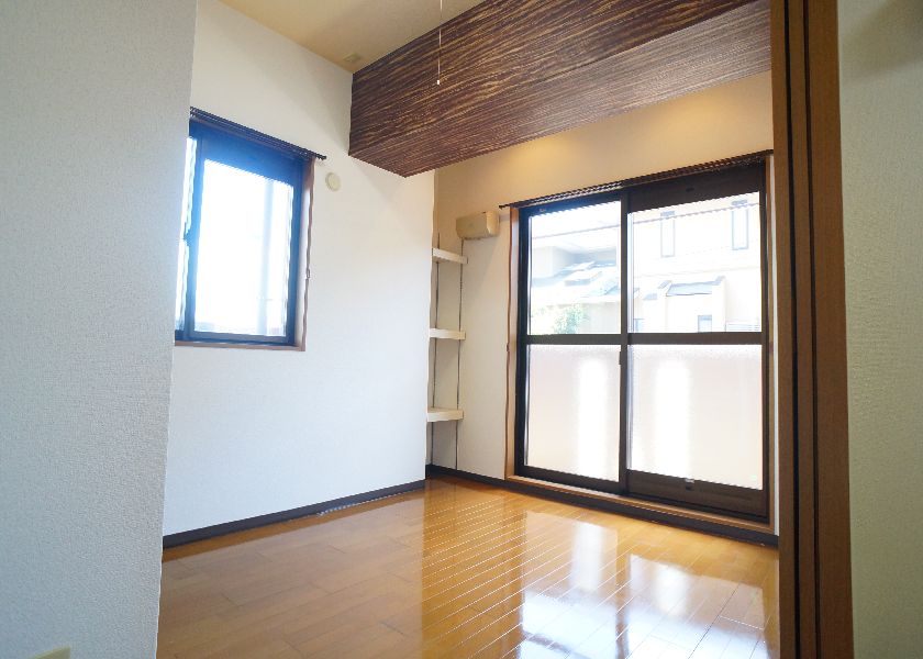 その他部屋・スペース　DK隣の洋室★角部屋なので2面採光♪明るく開放的です！