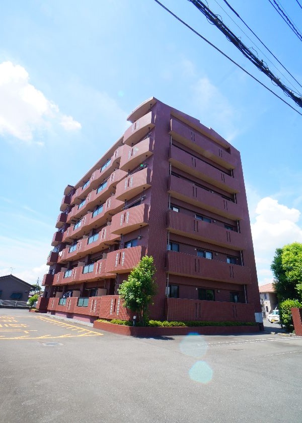 建物外観　遠くからでも目立つ、ブラウンレッドの6階建のRCマンション★