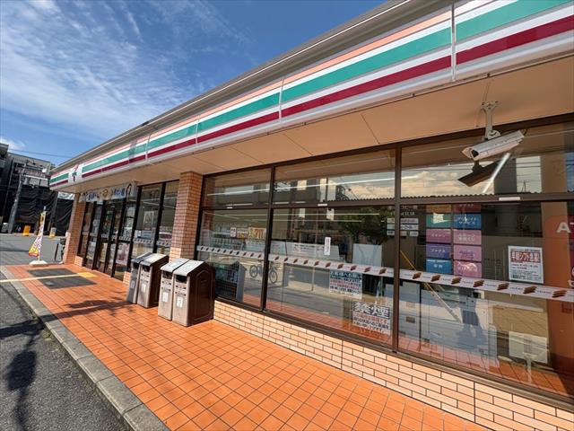 コンビニ　セブンイレブン（コンビニ）まで309m