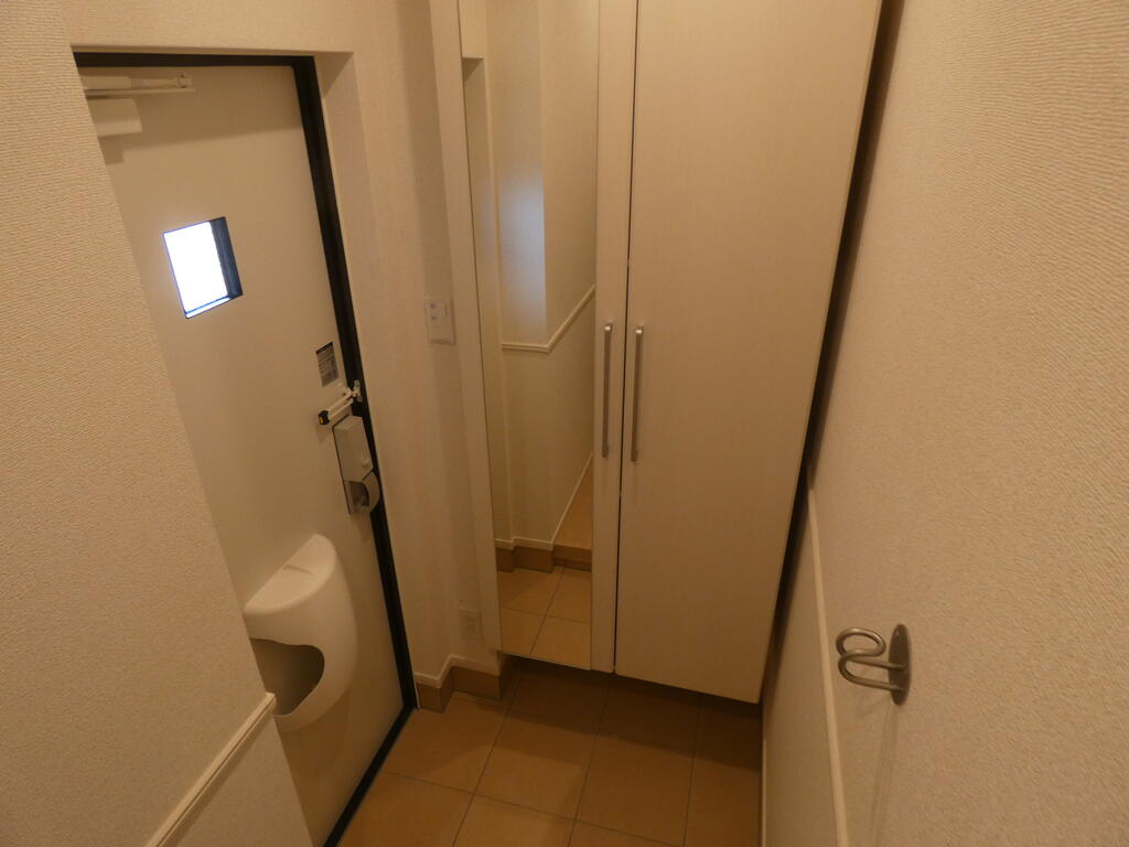 玄関　玄関内部