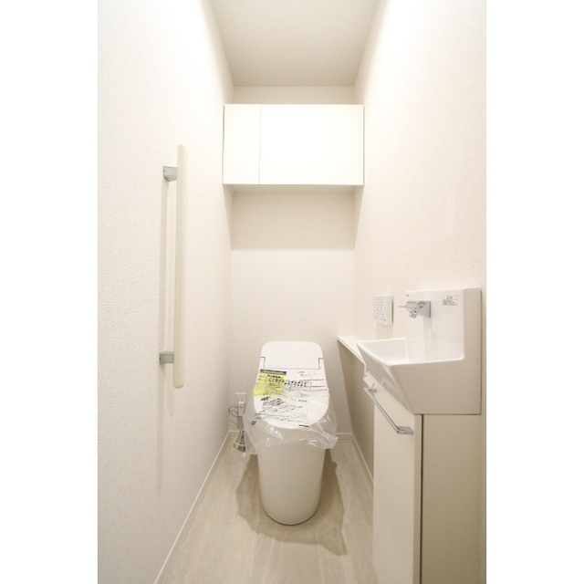 トイレ　手洗い場付きのトイレスペース♪
