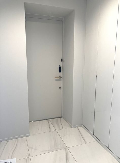 玄関　※写真は同タイプ住戸です。