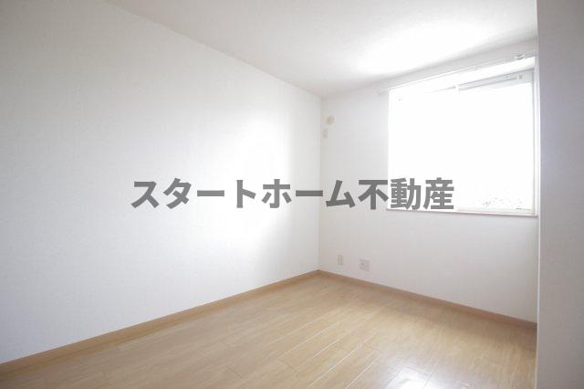その他部屋・スペース　広くて明るい寝室