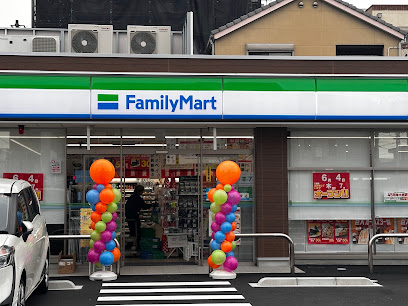 スーパー　ファミリーマート菊里町店（スーパー）まで593m