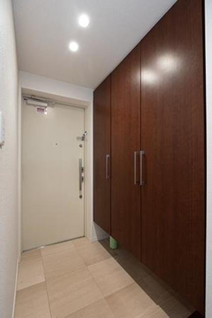 玄関　※写真は同タイプ住戸です。