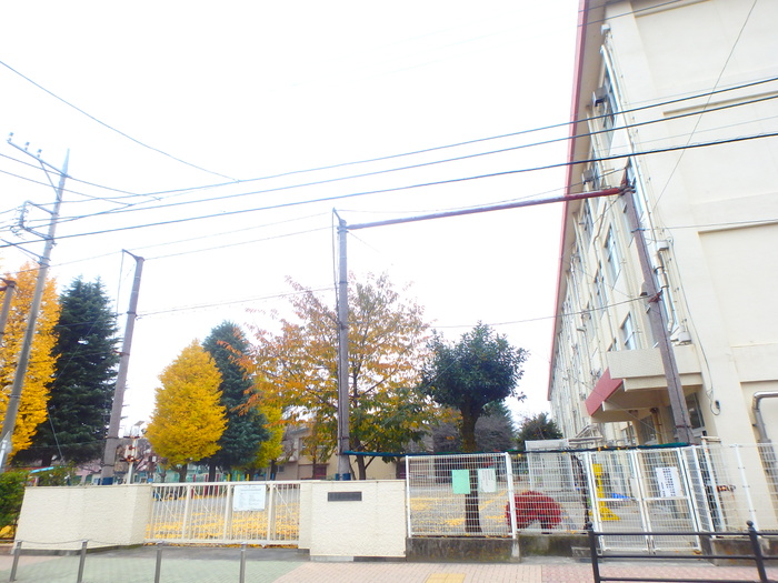 小学校　国立市立第三小学校（小学校）まで614m
