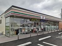 コンビニ　セブンイレブン（コンビニ）まで930m