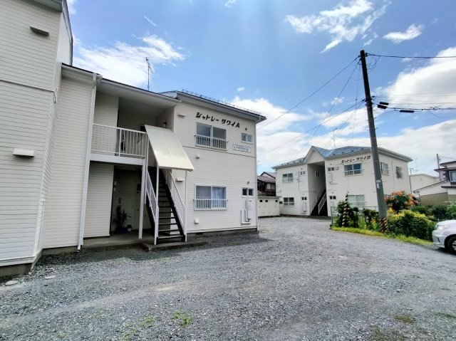 建物外観　壁が離れた造りで隣の生活音を気にせず暮らせます！