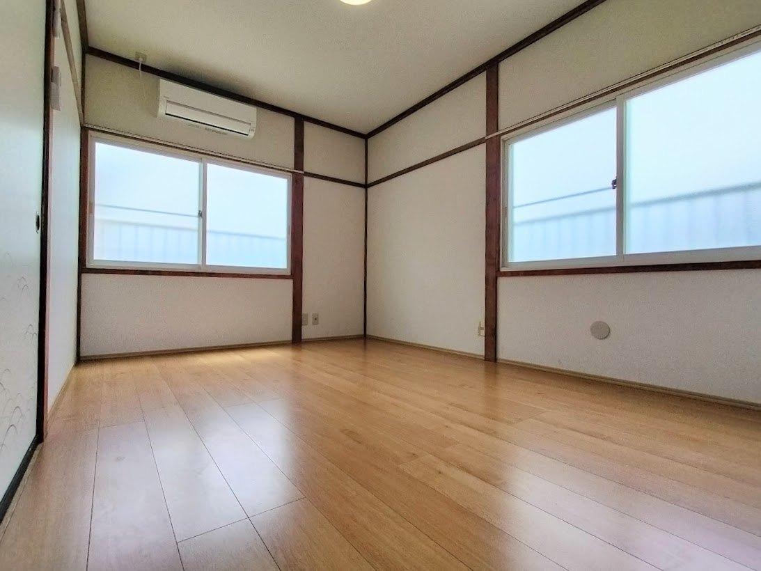 居室・リビング　角部屋で採光良いです！