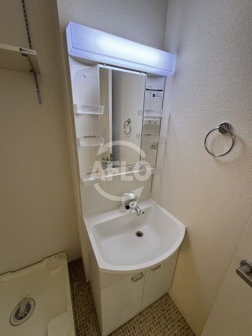 洗面設備　メゾン ミロワール天王寺　独立洗面台