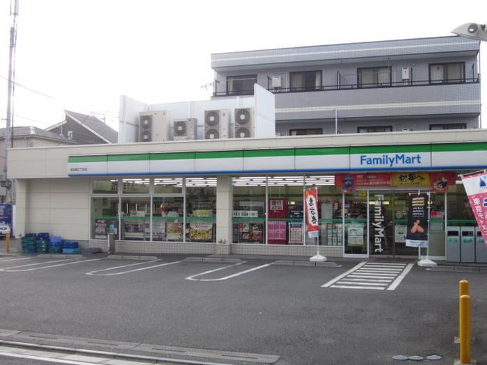 コンビニ　ファミリーマート（コンビニ）まで325m