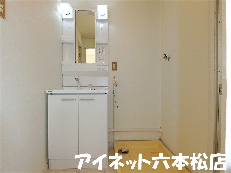 洗面設備　朝の支度はこちらでどうぞ