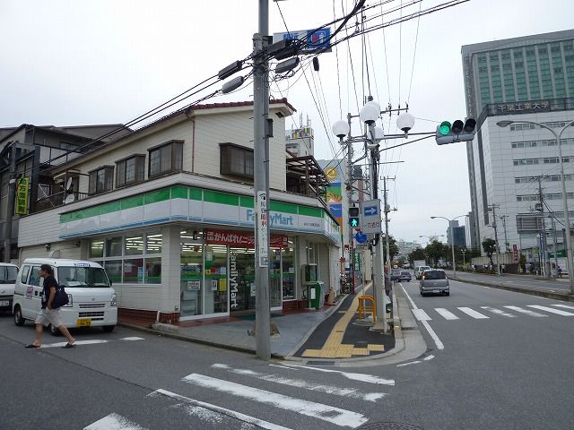 コンビニ　ファミリーマートおおくぼ津田沼店（コンビニ）まで215m