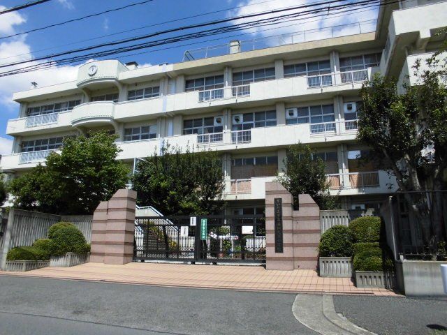 小学校　さいたま市立浦和大里小学校（小学校）まで490m