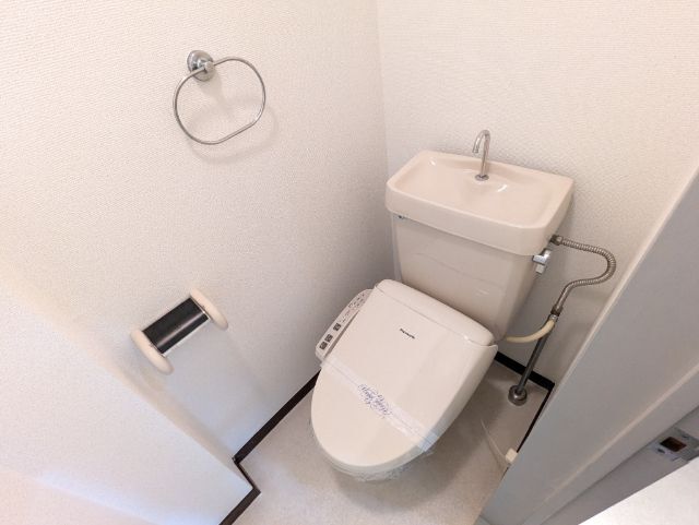 トイレ　別号室の写真です