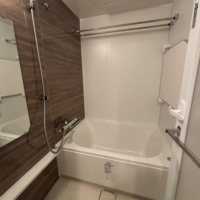 バス・シャワールーム　※同タイプの別のお部屋です。