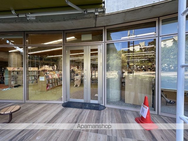 図書館　江坂図書館（図書館）まで182m