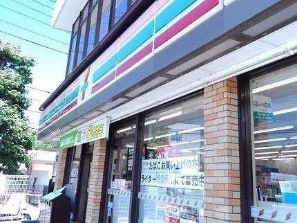 コンビニ　セブンイレブン（コンビニ）まで550m