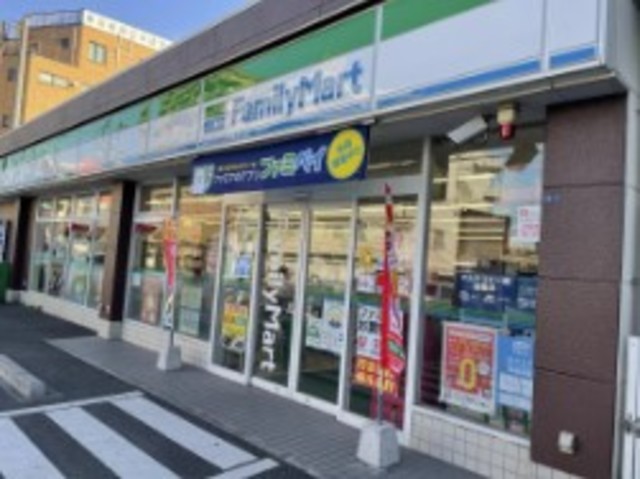 コンビニ　ファミリーマート上板橋三丁目店（コンビニ）まで355m
