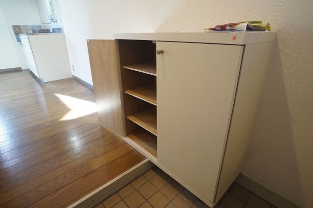 玄関　同物件別部屋写真（実際は現況を優先いたします）