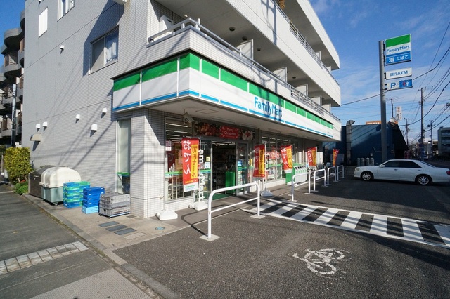 コンビニ　ファミリーマート市川湊新田二丁目店（コンビニ）まで1049m