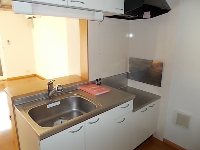 キッチン　※同タイプ・別部屋写真