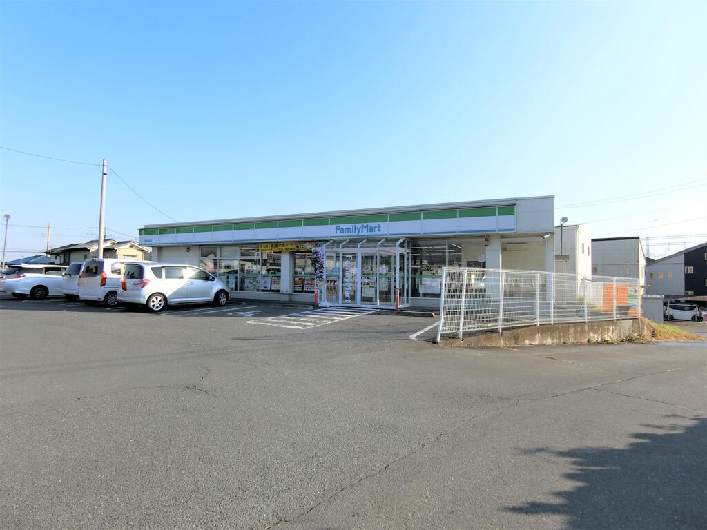 コンビニ　ファミリーマート前橋茂木町店（コンビニ）まで528m