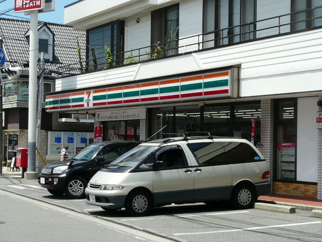コンビニ　セブンイレブン横浜寺前店（コンビニ）まで5m