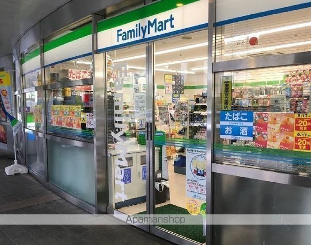 コンビニ　ファミリーマート（コンビニ）まで526m