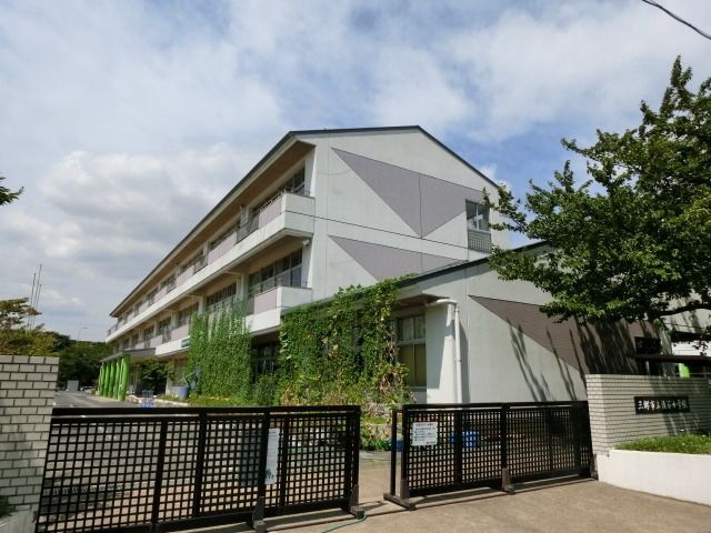 小学校　三郷市立後谷小学校（小学校）まで443m