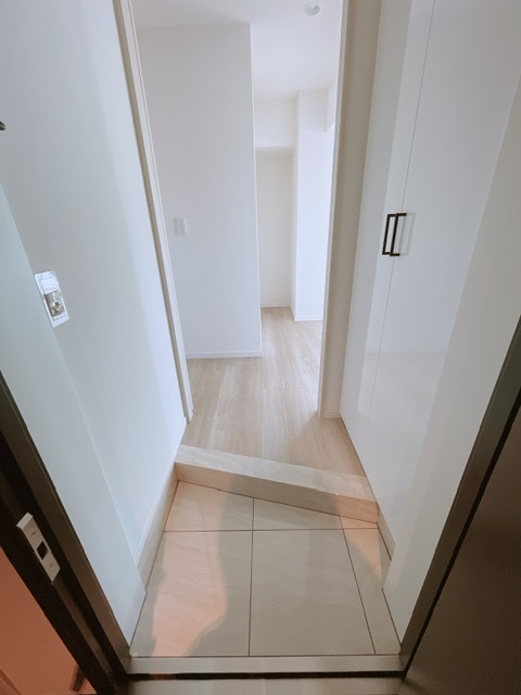 玄関　※別部屋参照写真