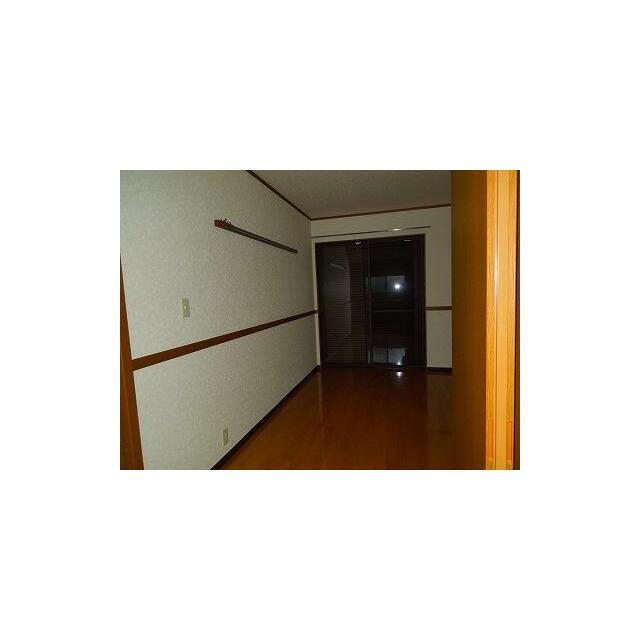 その他部屋・スペース　窓にはシャッターがついています。