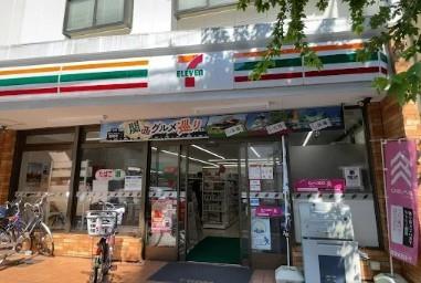 コンビニ　セブンイレブン 梅田店（コンビニ）まで700m
