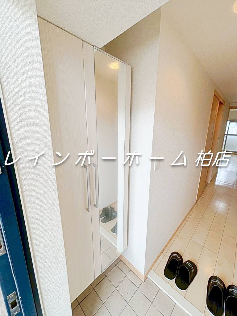 玄関　収納もある玄関です