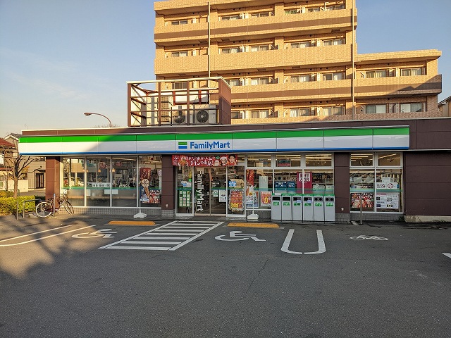コンビニ　ファミリーマート成田西２丁目店（コンビニ）まで693m