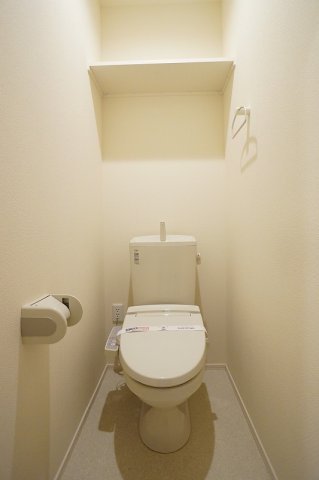 トイレ　暖房洗浄便座付きトイレです