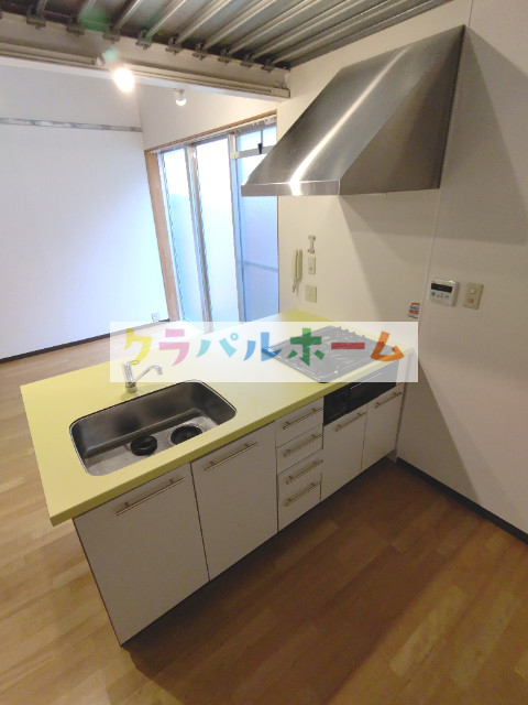 キッチン　グリル付３口ガスコンロ