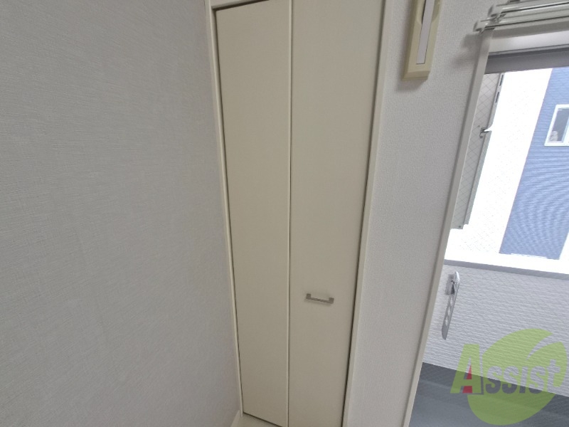 収納　収納はこちらのクローゼットをお使いください。