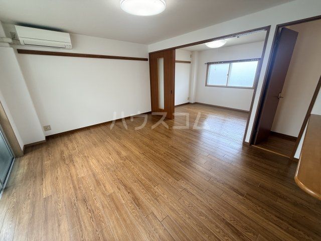 奥田マンションの居間写真