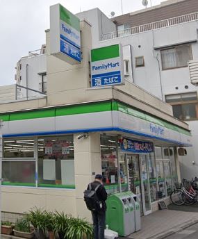 コンビニ　ファミリーマート 大島中央銀座店（コンビニ）まで360m