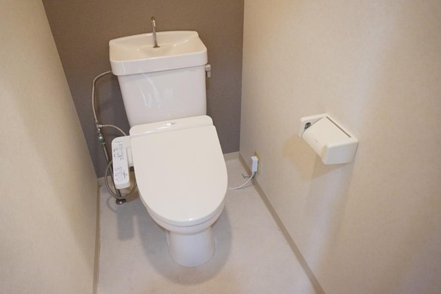 トイレ　トイレは快適な洗浄便座付き