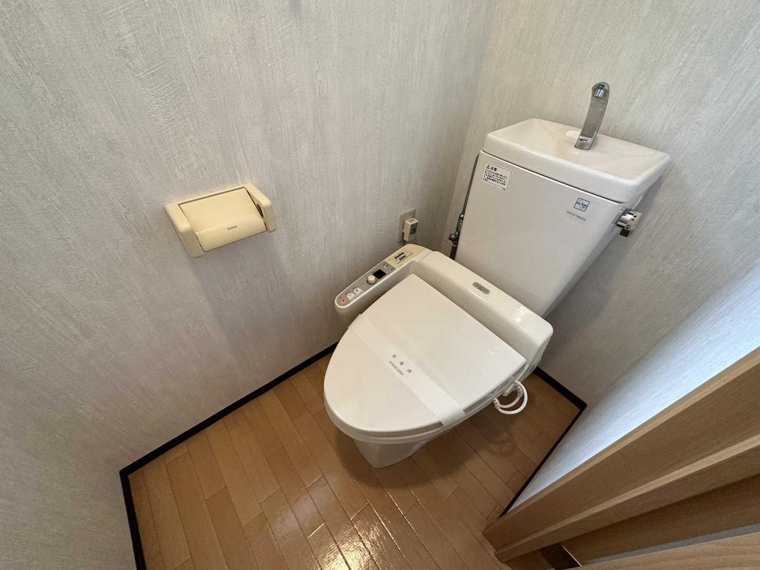 トイレ　ウォシュレット付きの洋式トイレです♪