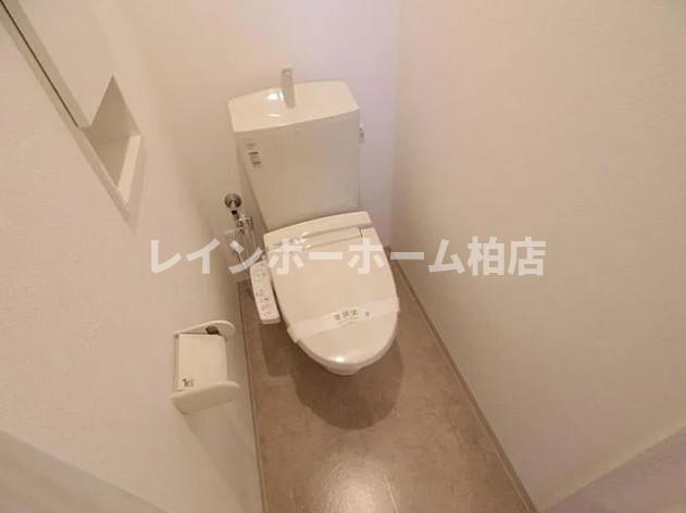 トイレ　温水洗浄便座です